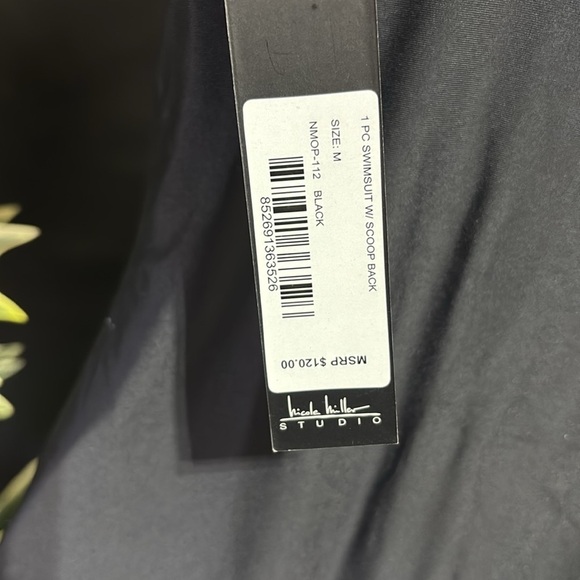 Nicole Miller classic black scoop neck/back padded one piece swimsuit,summer - Picture 10 of 12